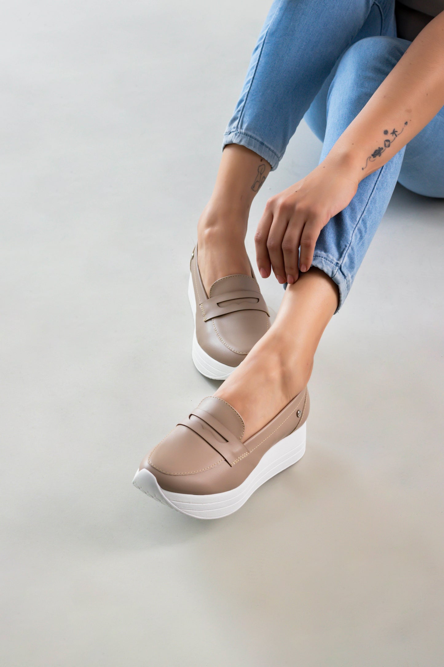 Lia Beige