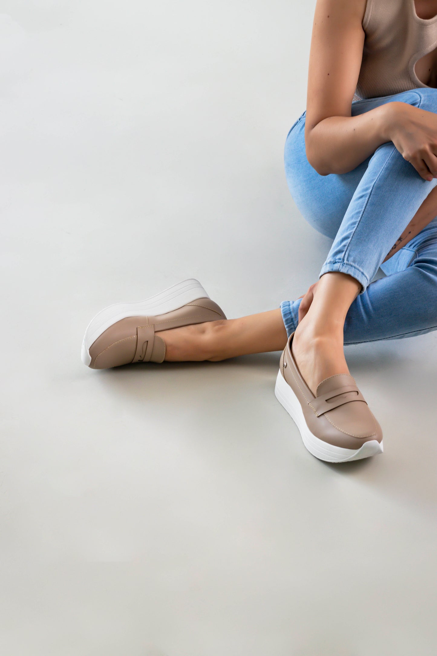 Lia Beige