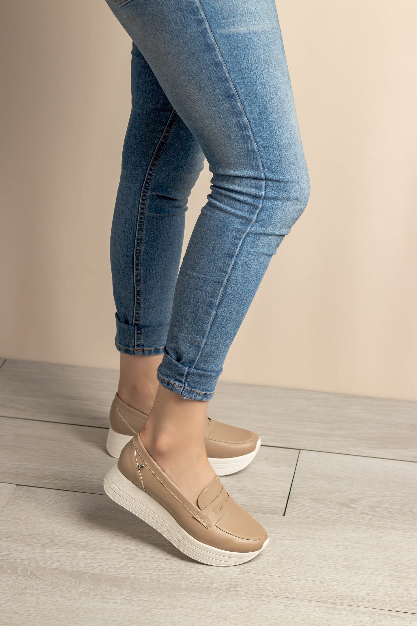 Lia Beige