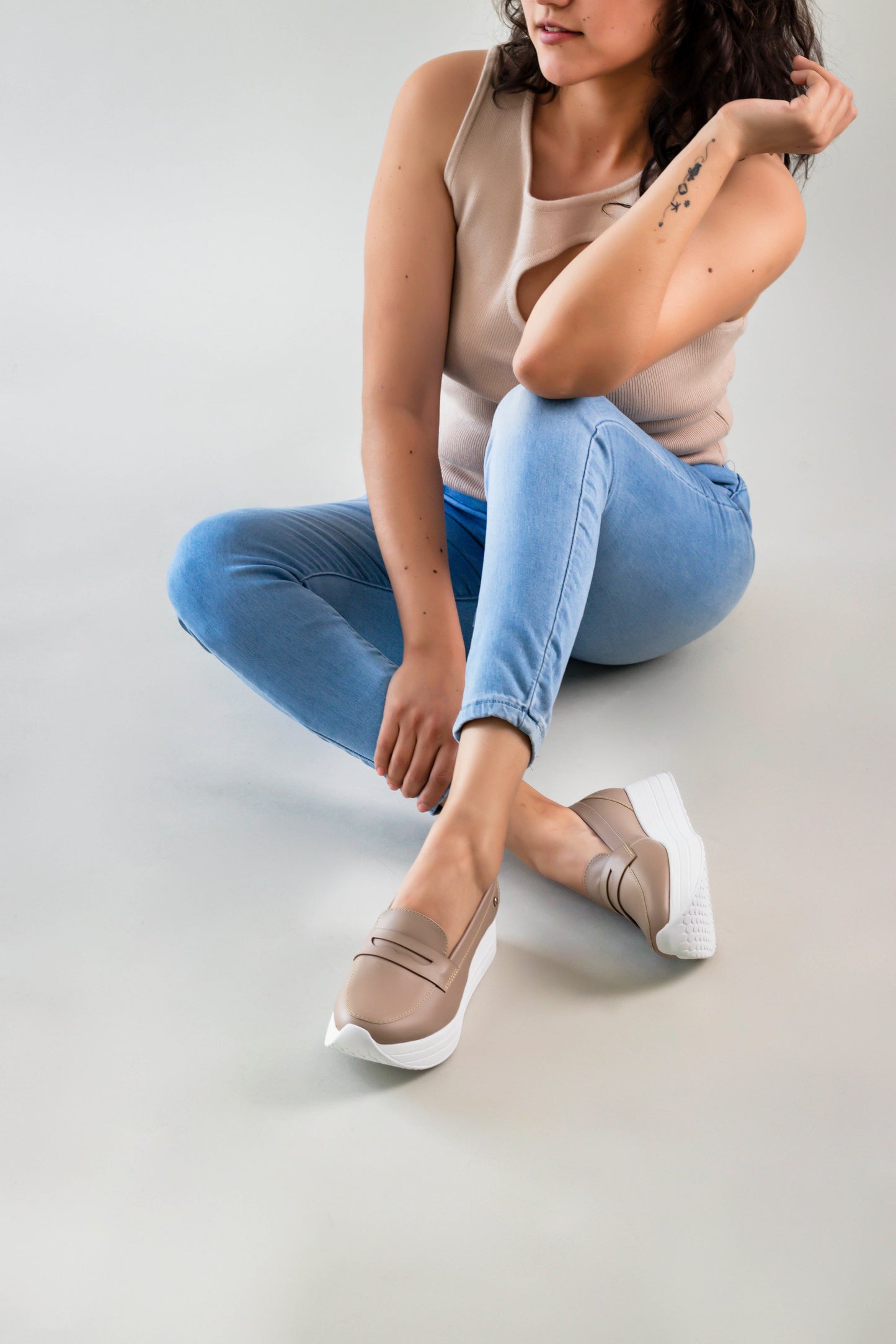 Lia Beige