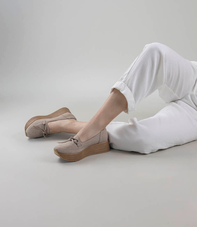 Lilian Khaki