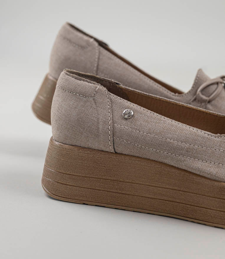 Lilian Khaki