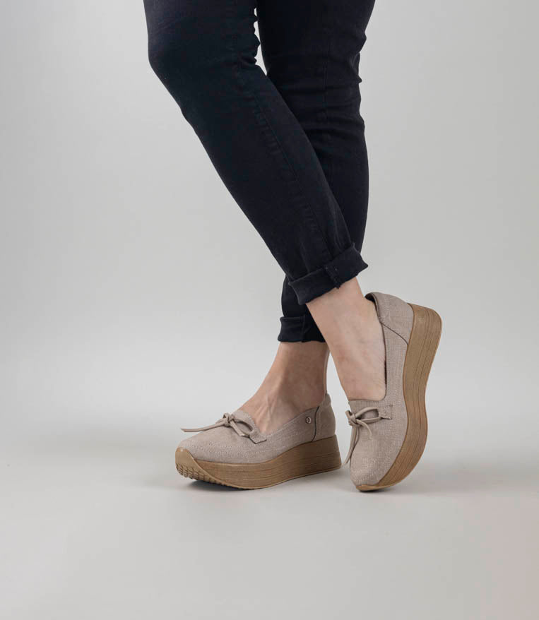 Lilian Khaki