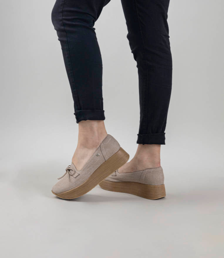Lilian Khaki