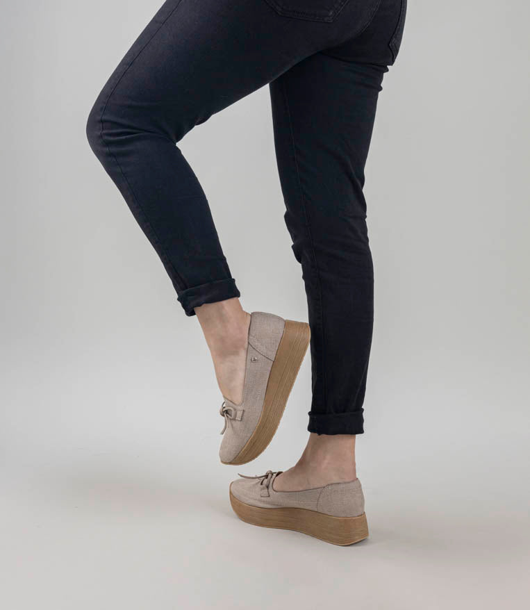 Lilian Khaki