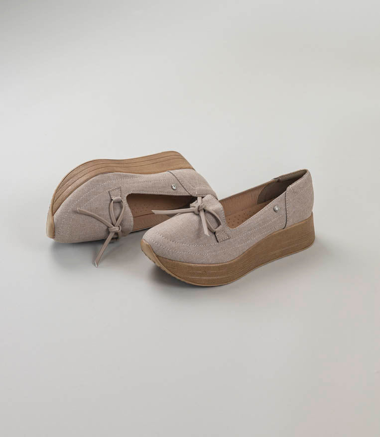 Lilian Khaki