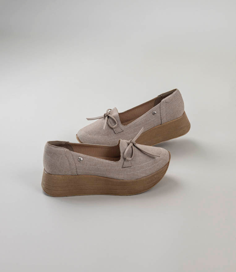 Lilian Khaki