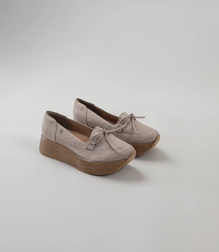 Lilian Khaki