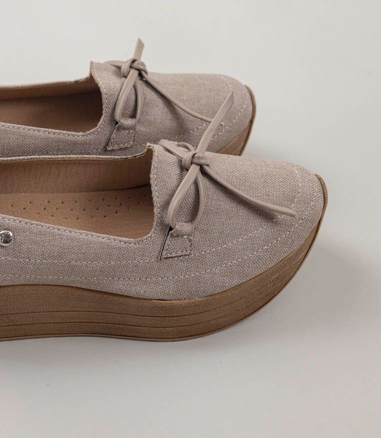 Lilian Khaki