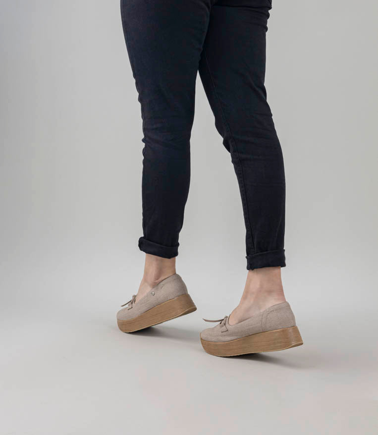Lilian Khaki