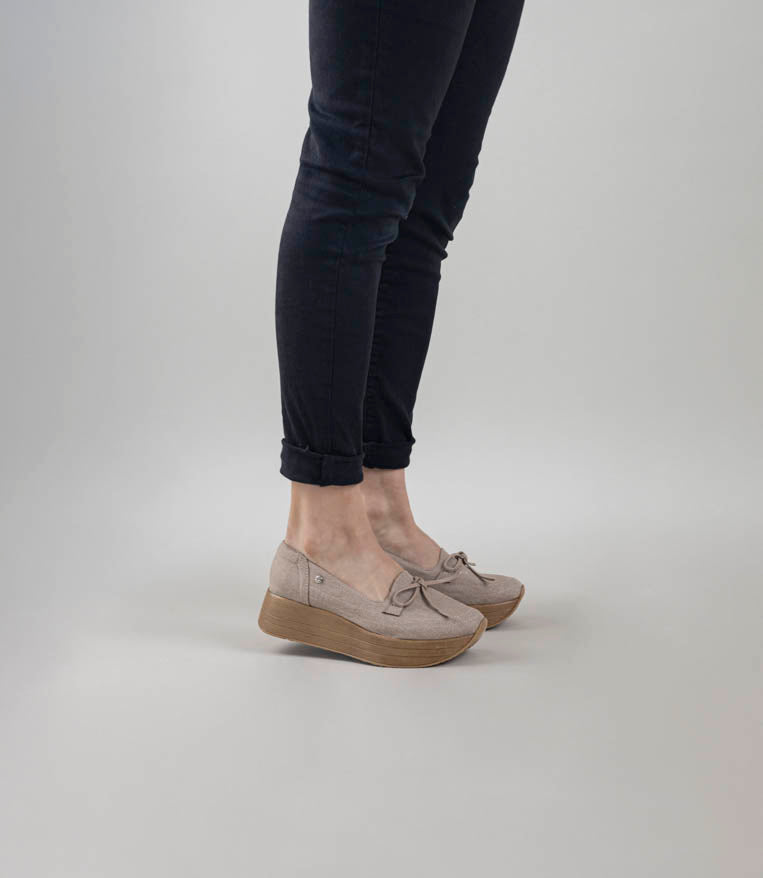 Lilian Khaki