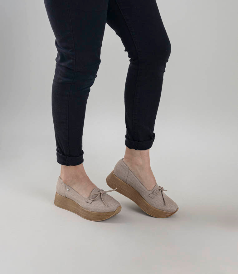 Lilian Khaki
