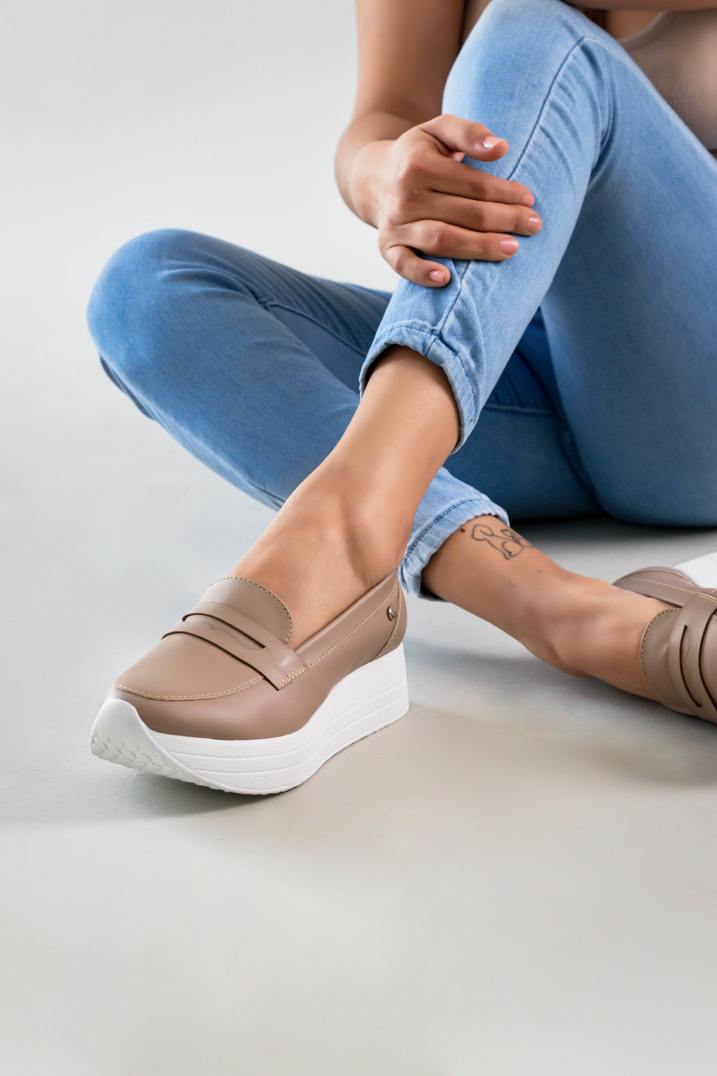Lia Beige