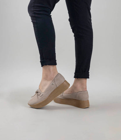 Lilian Khaki