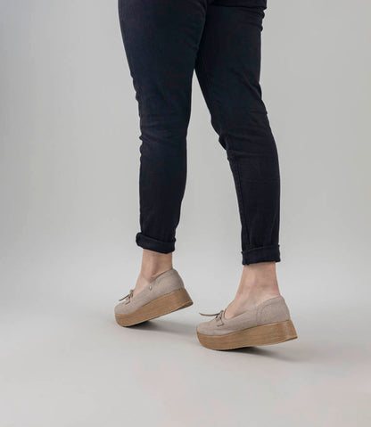 Lilian Khaki