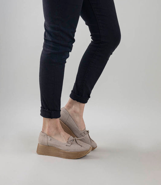 Lilian Khaki