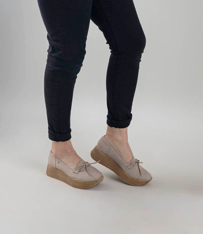 Lilian Khaki
